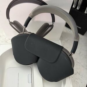 Apple AirPods Max in Space Gray with Black Headband